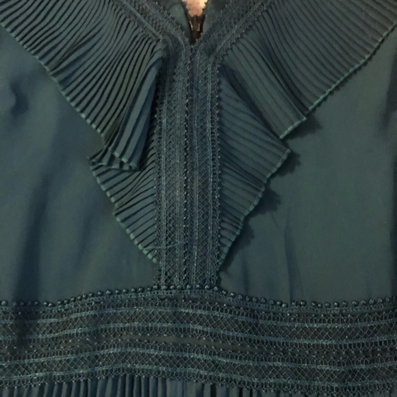 Beautiful deep emerald green dress by Dex - Picture 4 of 15